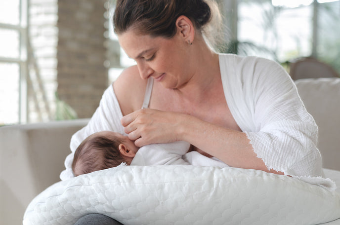 Essential Guide to Feeding a 4-Weeks-Old Baby: Schedules, Tips, and More